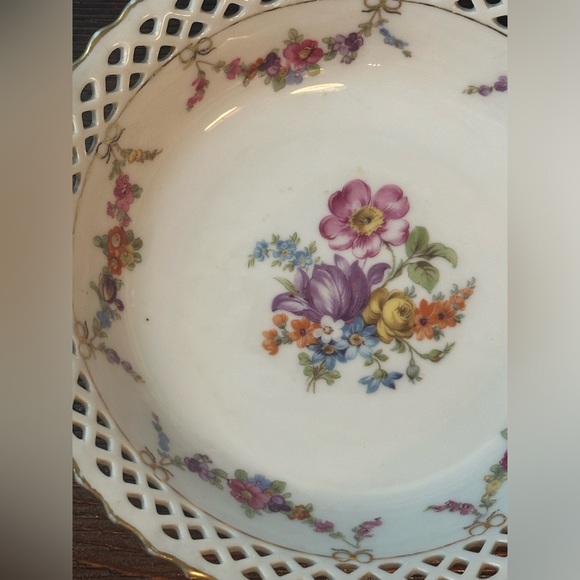 Schumann Bavaria Dresden pierced 7" porcelain bowl - Picture 5 of 7
